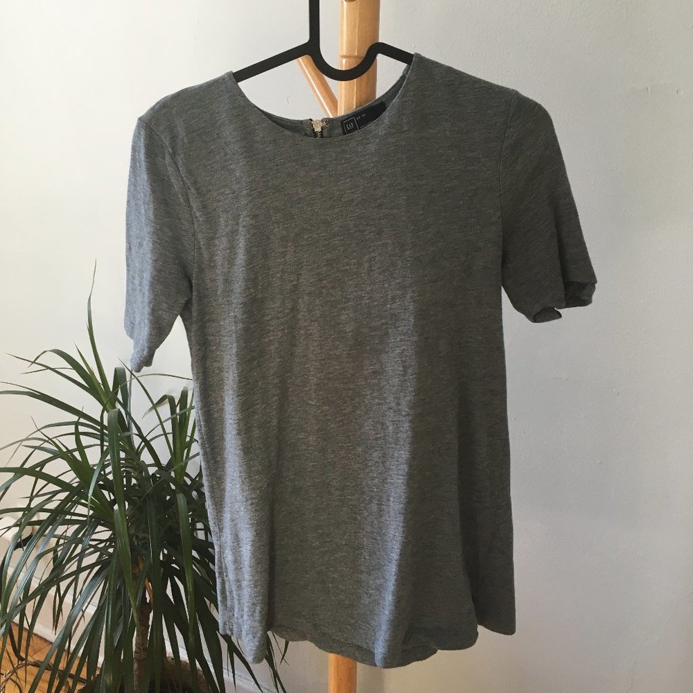 Blue Tshirt with zipper on the back